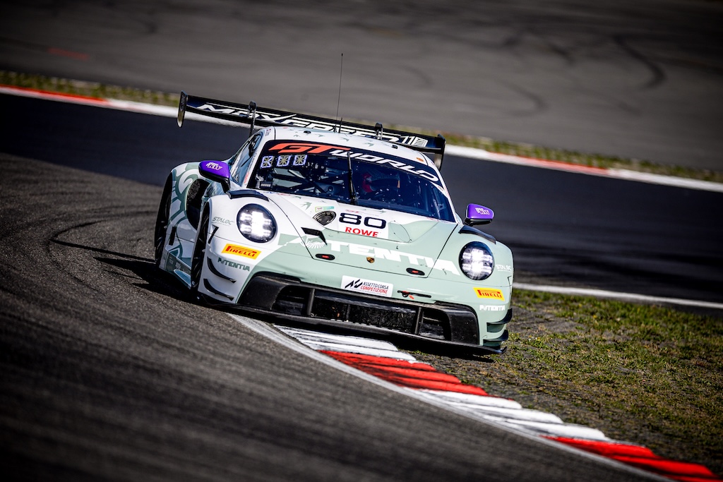 Uheldig strategi kostede Bastian Buus potentiel GTWC-sejr på Nürburgring.
(Foto: Lionspeed GP)